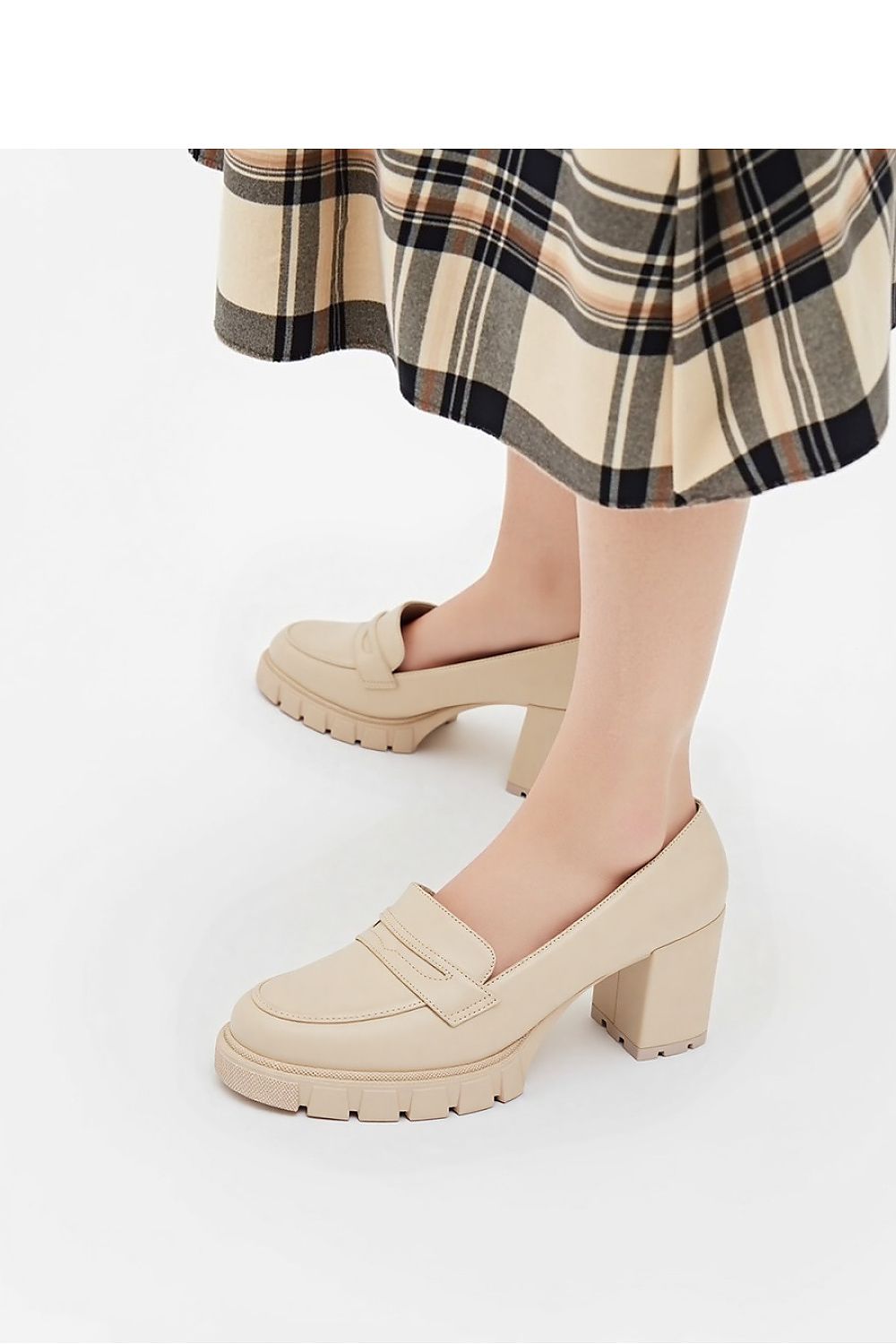 Block heel pumps model 210350 Inello