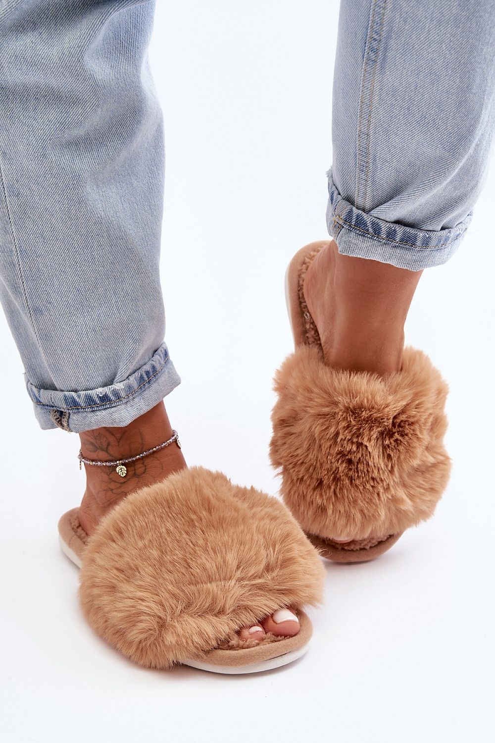 Slippers model 190667 Step in style