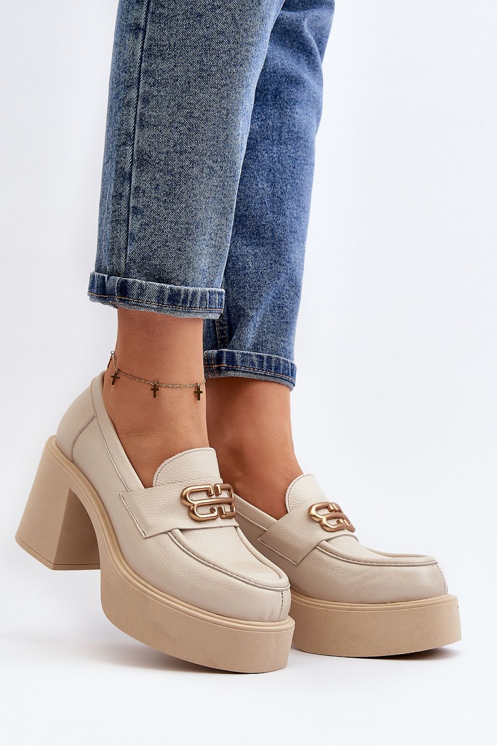 Heeled low shoes model 193930 Step in style