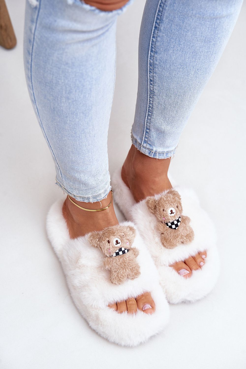 Slippers model 202179 Step in style