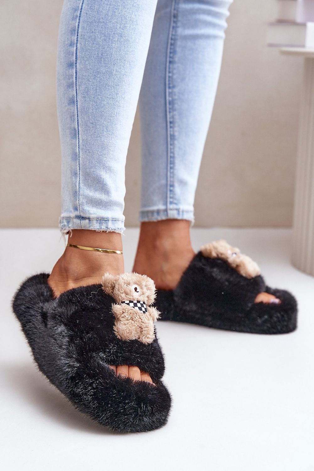 Slippers model 202179 Step in style