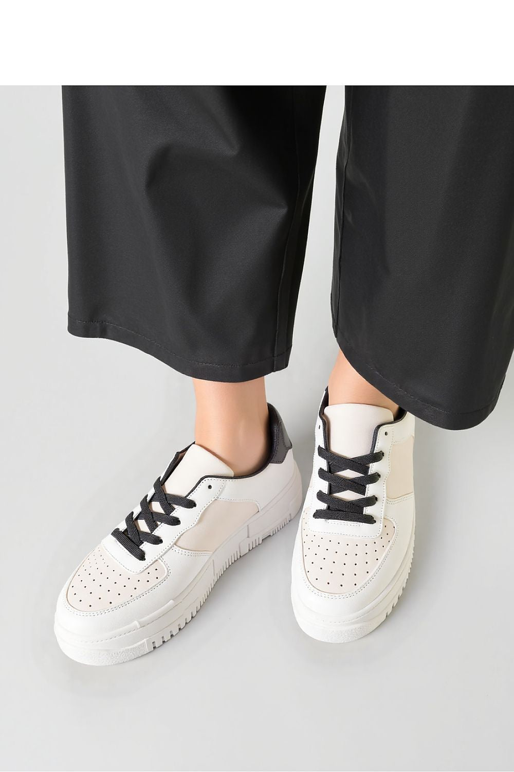  Sport Shoes model 210207 Inello 