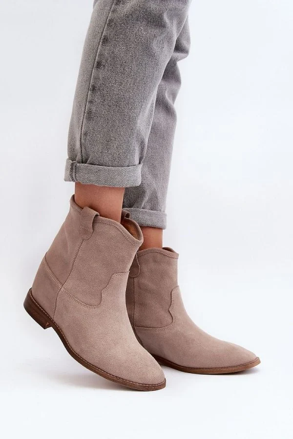 Boots model 191854 Step in style