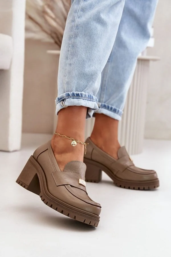 Heeled low shoes model 199316 Step in style