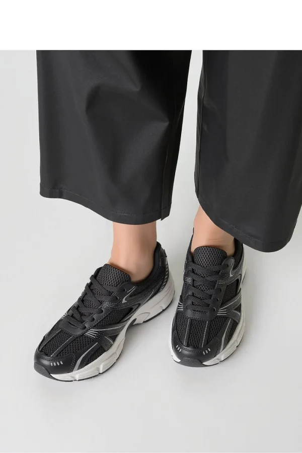 Sport Shoes model 210244 Inello