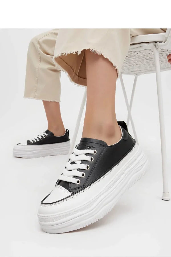 Sport Shoes model 210272 Inello